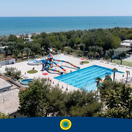 Club Del Sole Stork Family Collection Hotel Giulianova Exterior foto