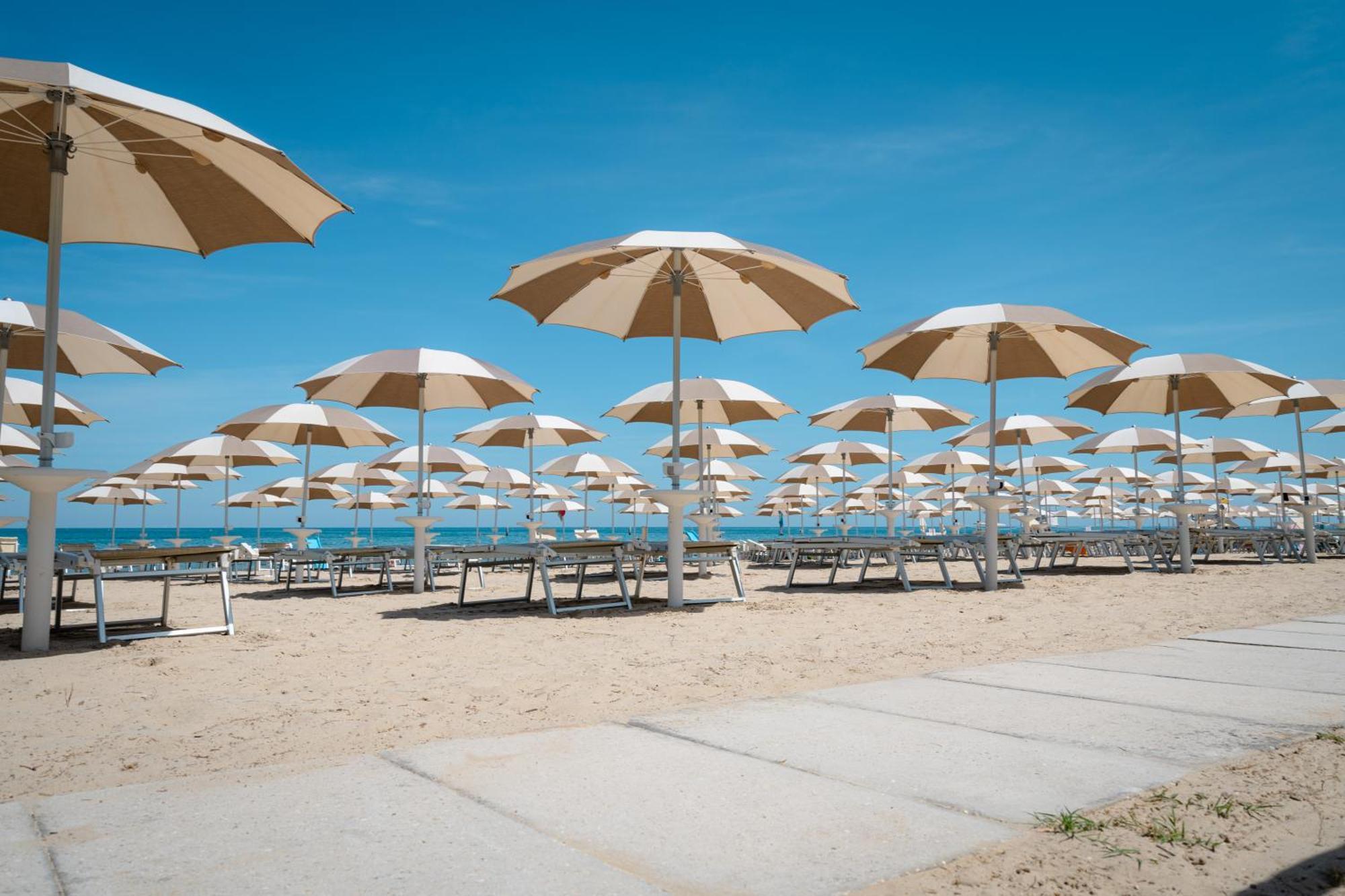 Club Del Sole Stork Family Collection Hotel Giulianova Exterior foto