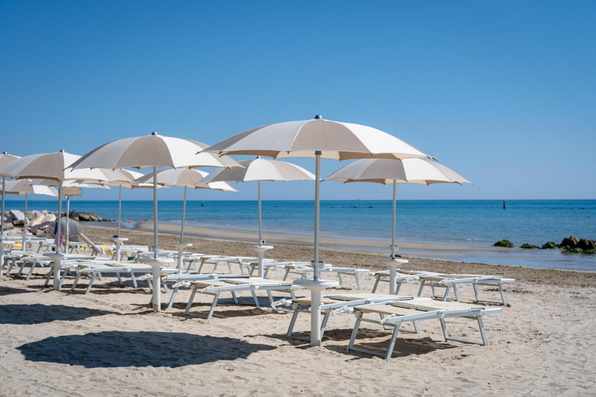 Club Del Sole Stork Family Collection Hotel Giulianova Exterior foto
