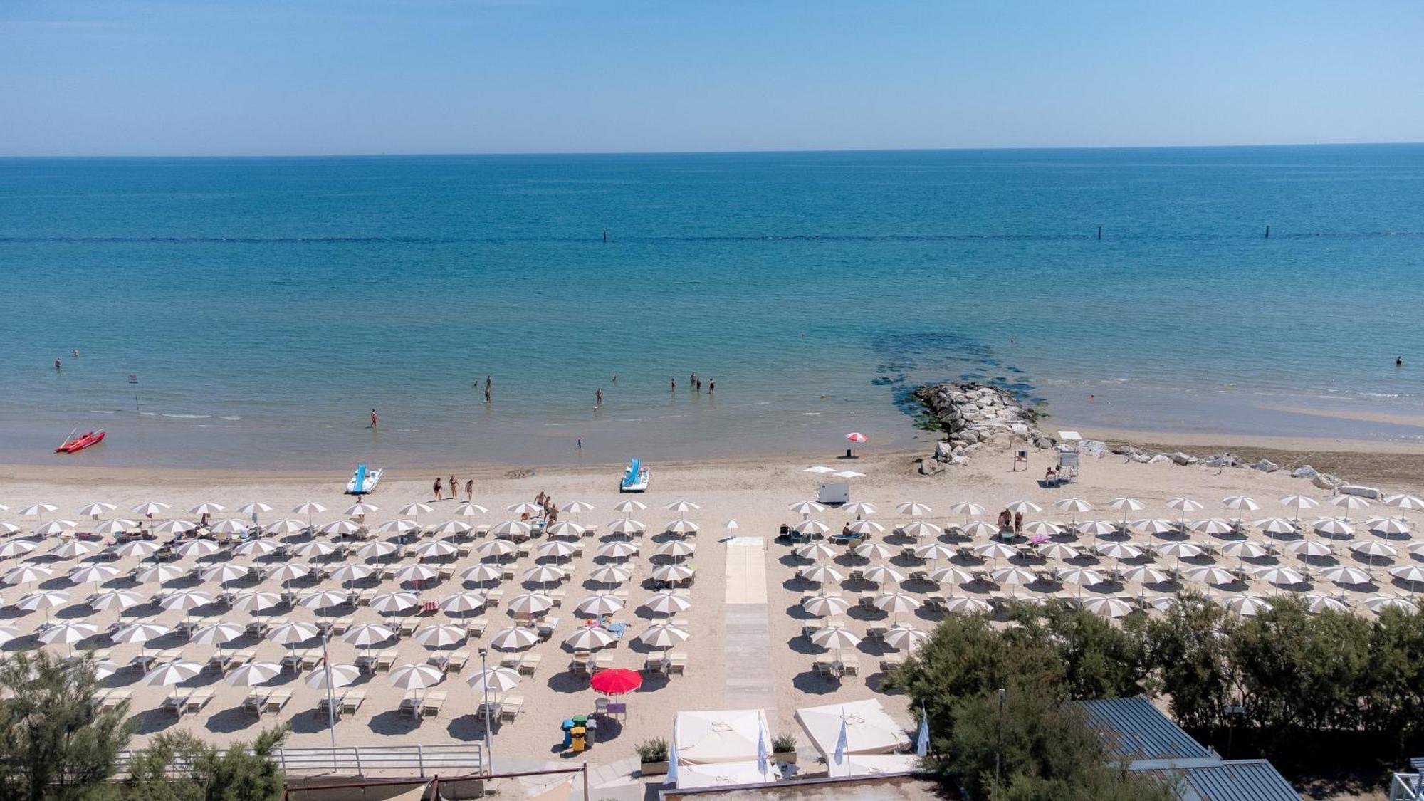 Club Del Sole Stork Family Collection Hotel Giulianova Exterior foto